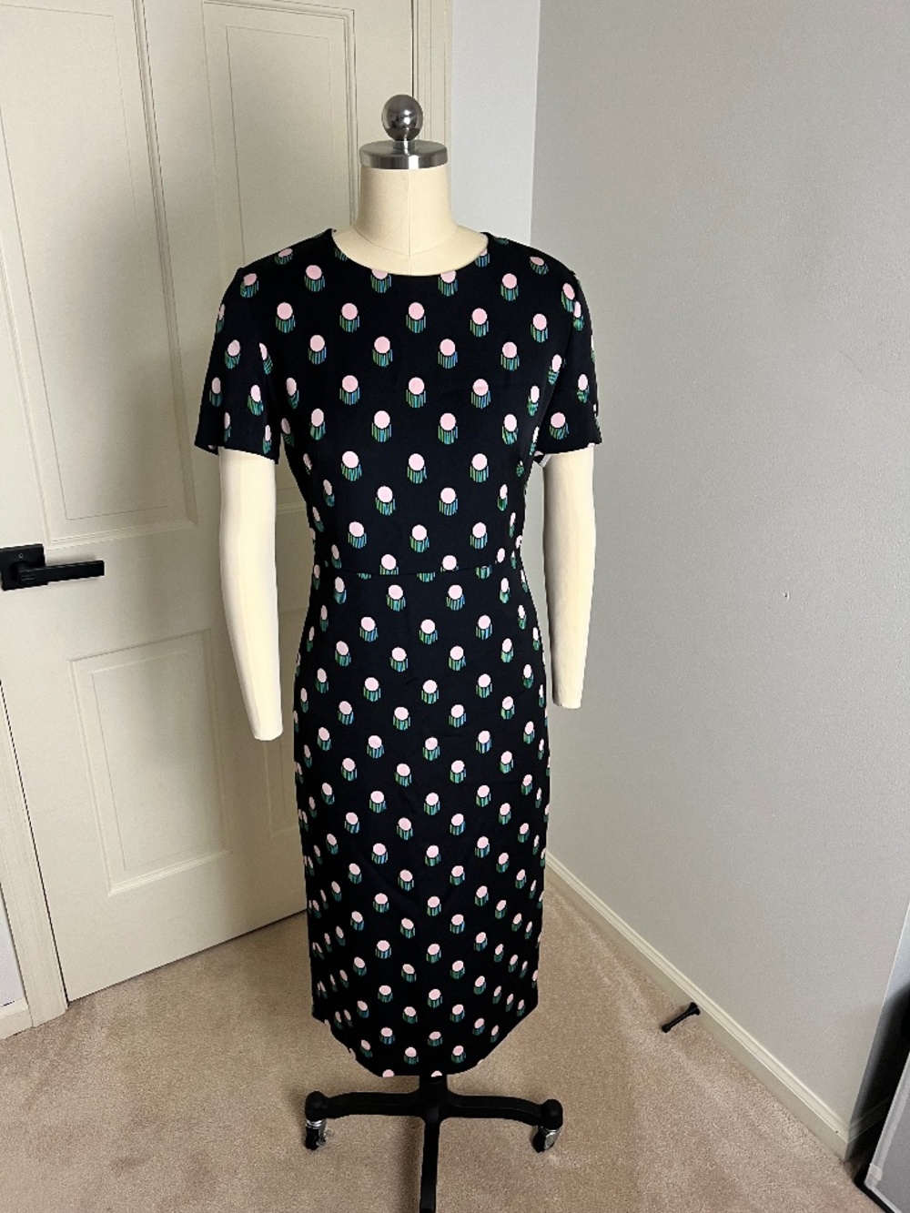 Diane von Furstenberg Black Pink Print Sheath Dress Size 4 Like New
